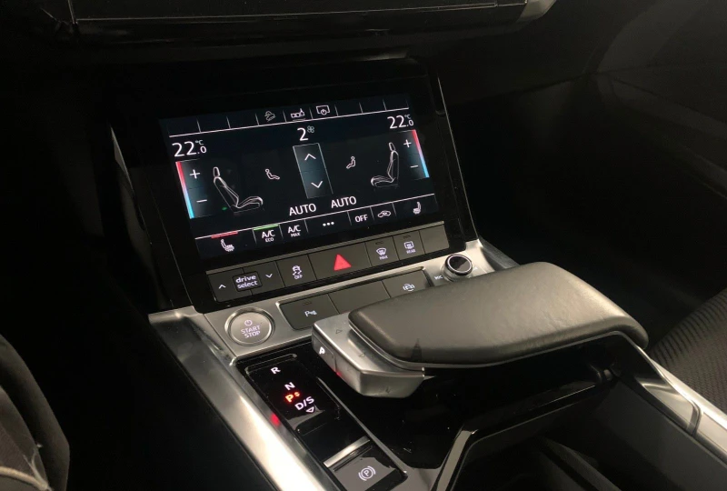 Audi E-Tron 55/ELECTRIC/QUATTRO/408HP/CAM/NAVI/VIRTUAL/E143, снимка 8 - Автомобили и джипове - 50315447