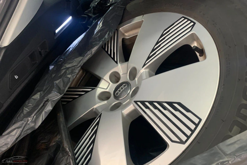 Audi E-Tron 55/ELECTRIC/QUATTRO/408HP/CAM/NAVI/VIRTUAL/E143, снимка 11 - Автомобили и джипове - 50315447