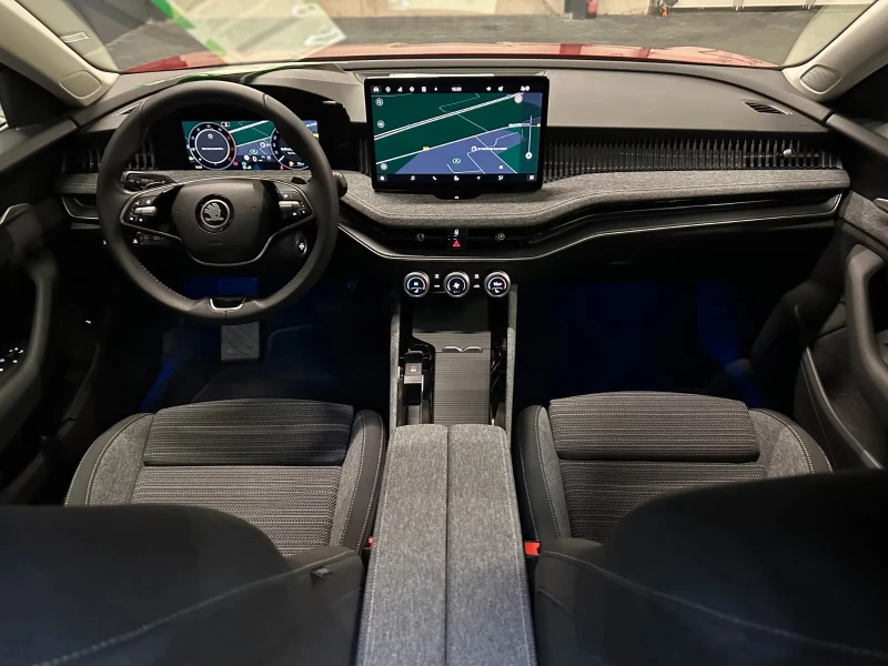 Skoda Superb 2.0TDI/SELECTION/193HP/LIM./DSG/4X4/HUD/360/691f, снимка 10 - Автомобили и джипове - 51593495