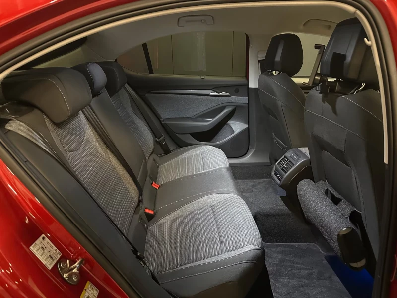 Skoda Superb 2.0TDI/SELECTION/193HP/LIM./DSG/4X4/HUD/360/691f, снимка 14 - Автомобили и джипове - 51593495