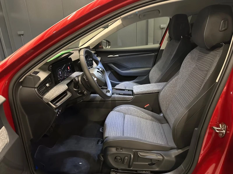 Skoda Superb 2.0TDI/SELECTION/193HP/LIM./DSG/4X4/HUD/360/691f, снимка 8 - Автомобили и джипове - 51593495