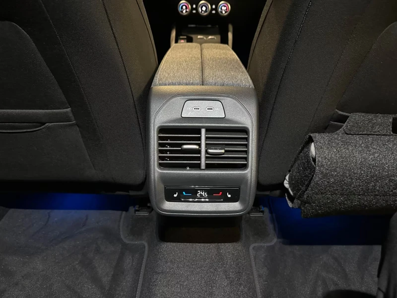 Skoda Superb 2.0TDI/SELECTION/193HP/LIM./DSG/4X4/HUD/360/691f, снимка 15 - Автомобили и джипове - 51593495