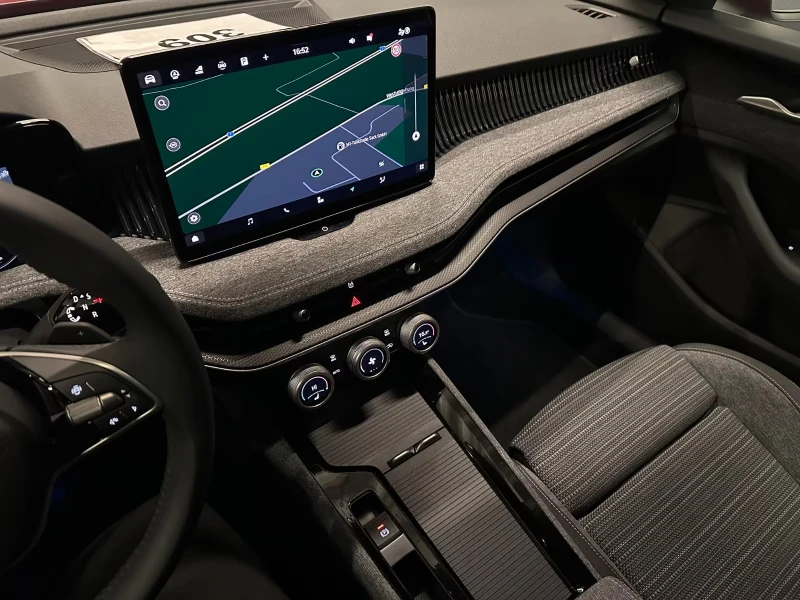 Skoda Superb 2.0TDI/SELECTION/193HP/LIM./DSG/4X4/HUD/360/691f, снимка 13 - Автомобили и джипове - 51593495