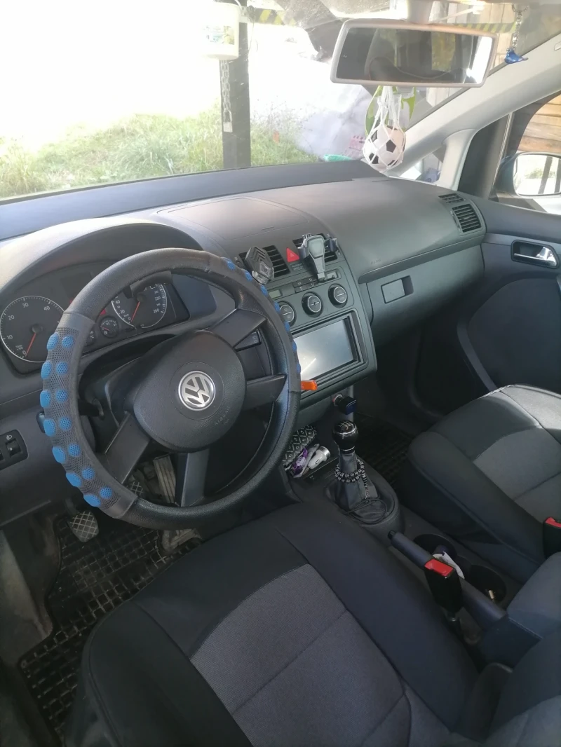 VW Touran, снимка 3 - Автомобили и джипове - 52282698