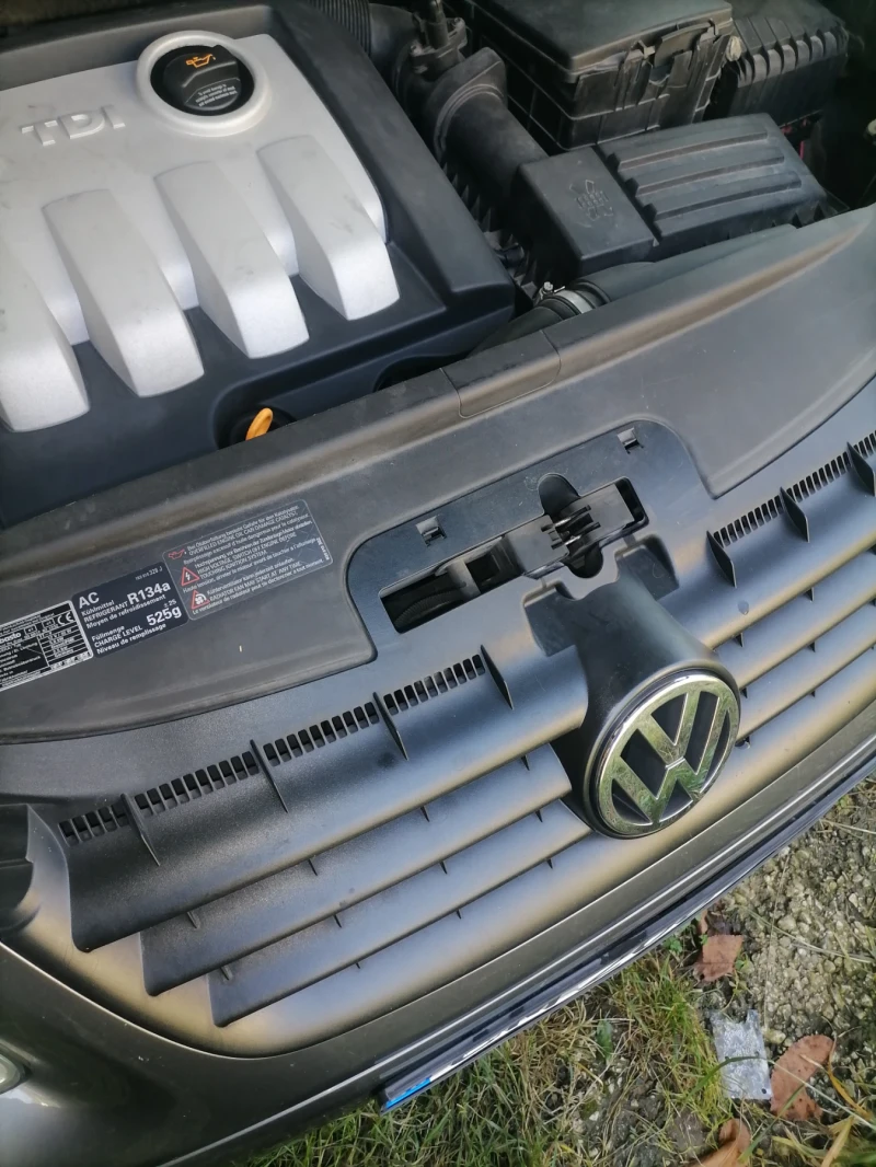 VW Touran, снимка 4 - Автомобили и джипове - 52282698