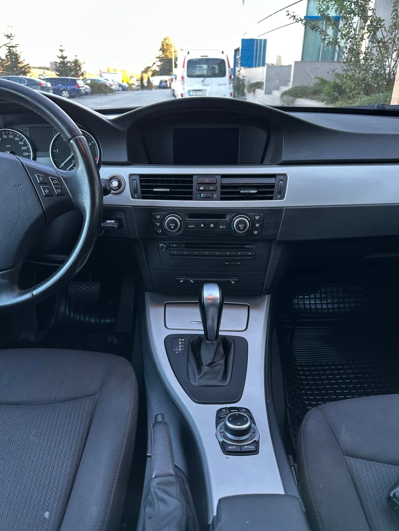 BMW 318 143k Face Navi Automatic , снимка 8 - Автомобили и джипове - 52517747