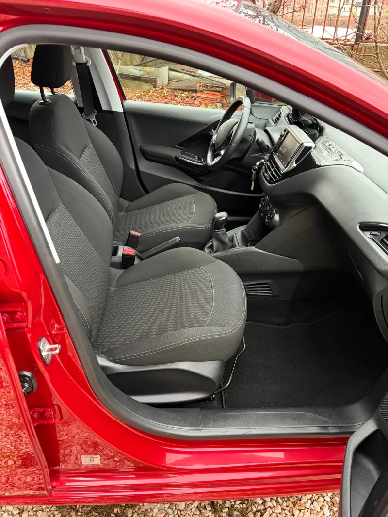 Peugeot 208 1.2 ПЕРФЕКТНО СЪСТОЯНИЕ!, снимка 6 - Автомобили и джипове - 52682087