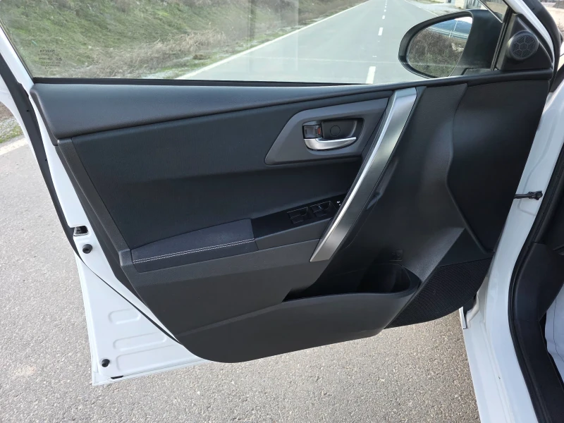Toyota Auris 1.6 VVT Автопилот Камера Евро 5, снимка 5 - Автомобили и джипове - 53528309