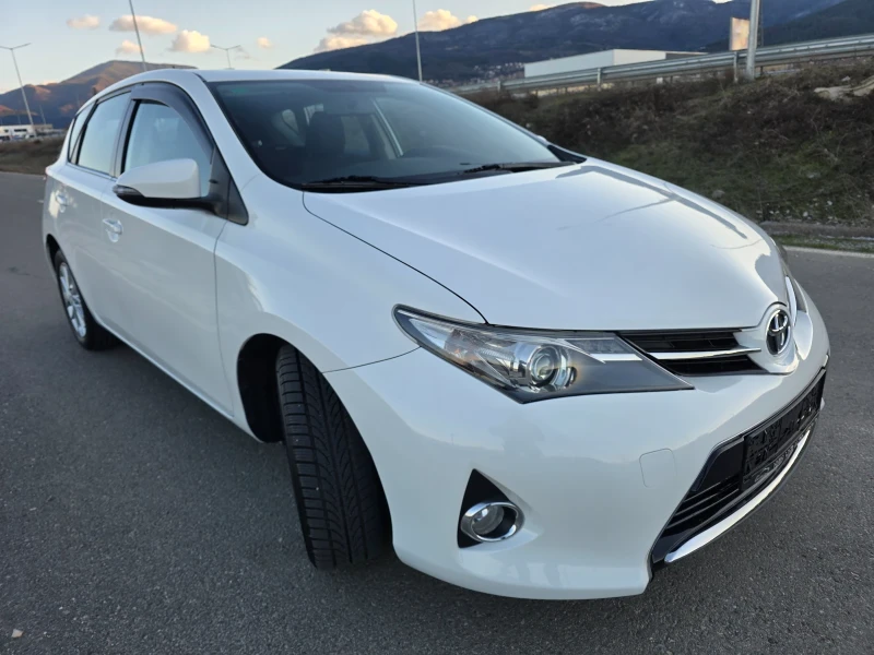 Toyota Auris 1.6 VVT Автопилот Камера Евро 5, снимка 3 - Автомобили и джипове - 53528309
