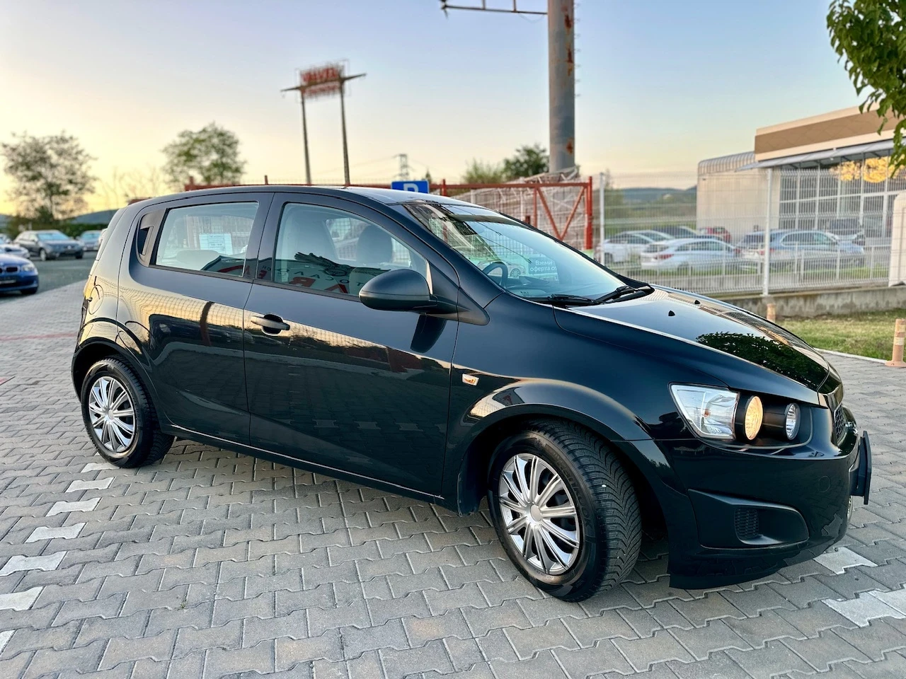 Chevrolet Aveo * 1.2i* 70HP* CLIMA* EURO 5*  - изображение 3