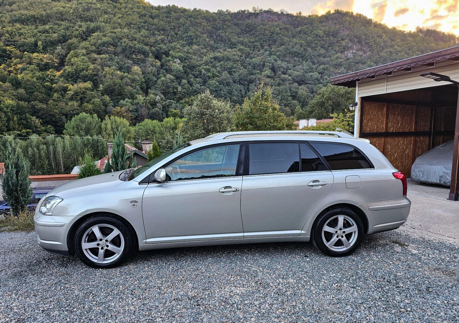 Toyota Avensis 2.0D4D 116HP  - изображение 2