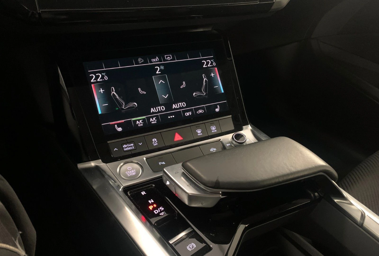 Audi E-Tron 55/ELECTRIC/QUATTRO/408HP/CAM/NAVI/VIRTUAL/E143 - изображение 8
