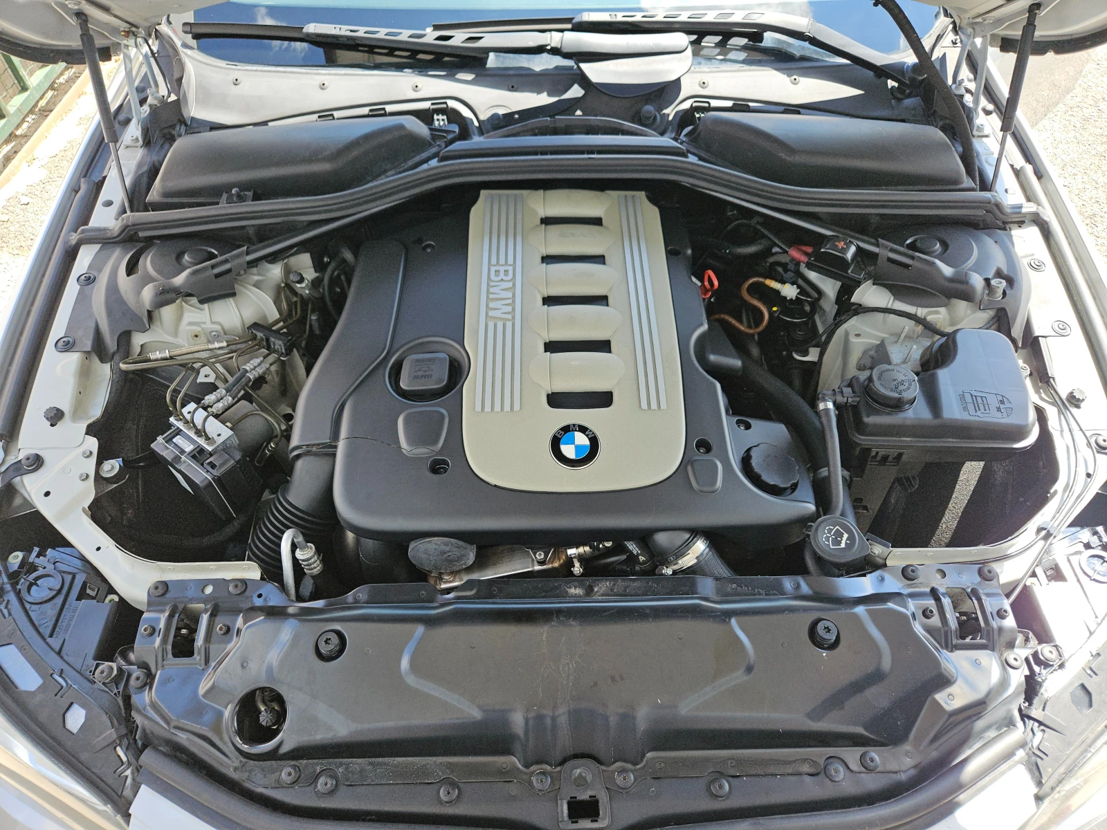 BMW 525 D/177k.c/6ск/ACC/LED/КСЕНОН/БЛУТУТ/EURO 4 - изображение 8