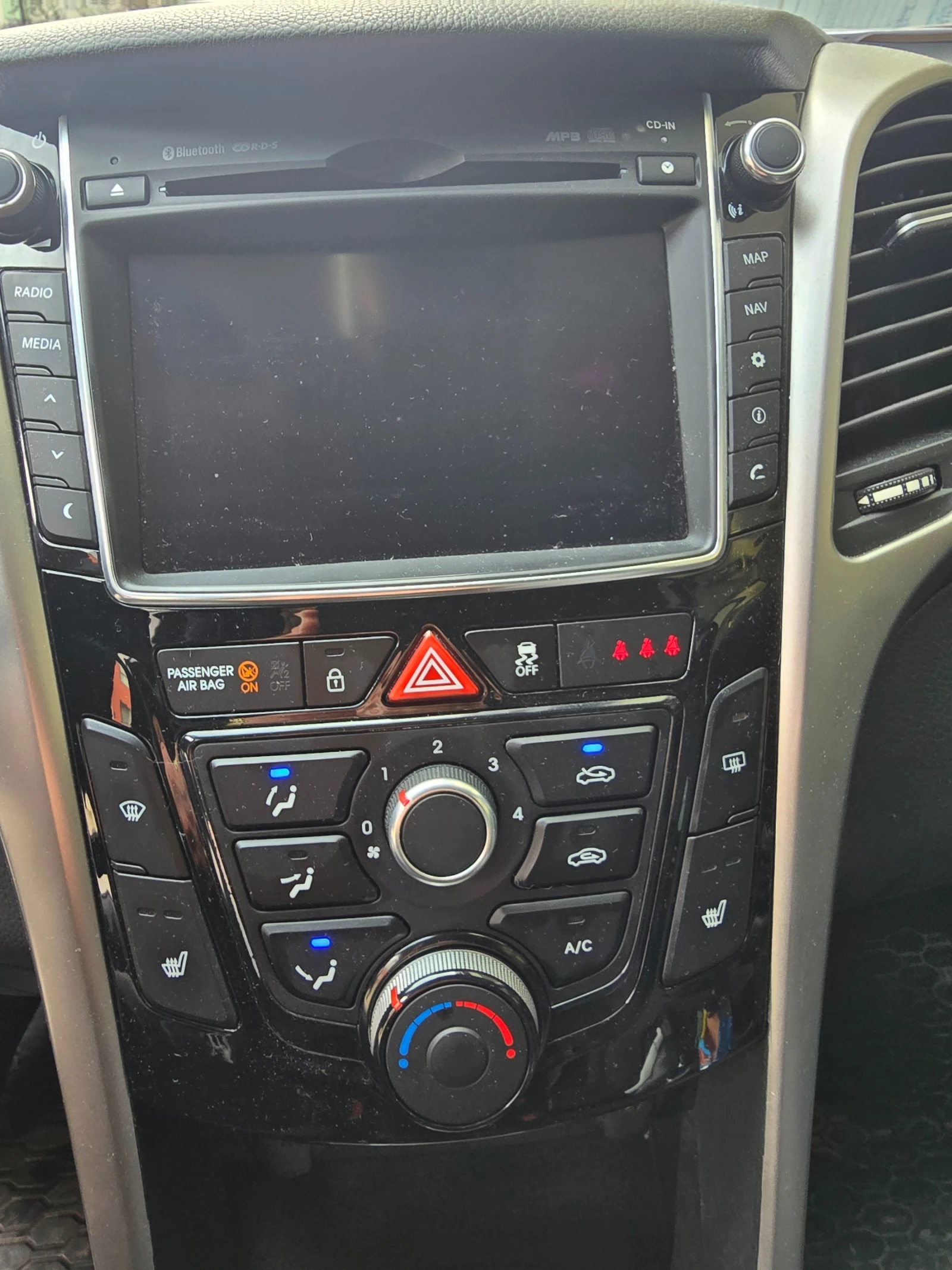 Hyundai I30 1.6i, снимка 13 - Автомобили и джипове - 53740977