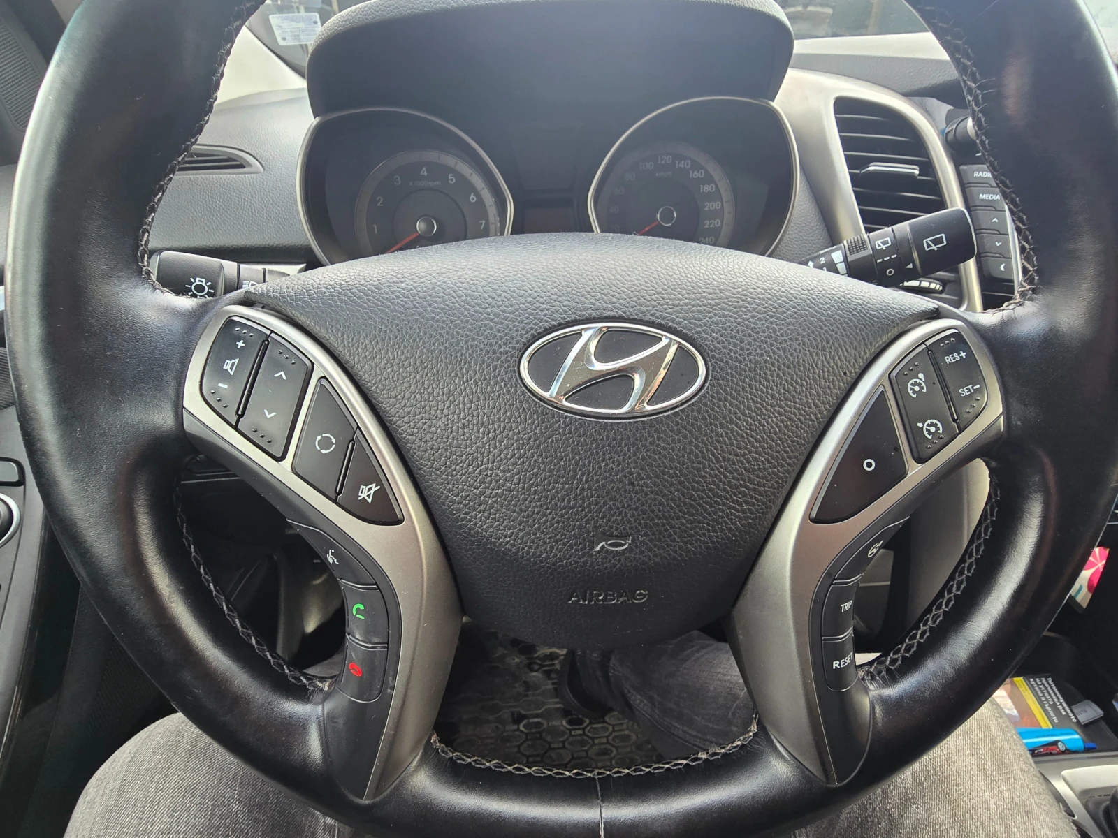Hyundai I30 1.6i, снимка 11 - Автомобили и джипове - 53740977