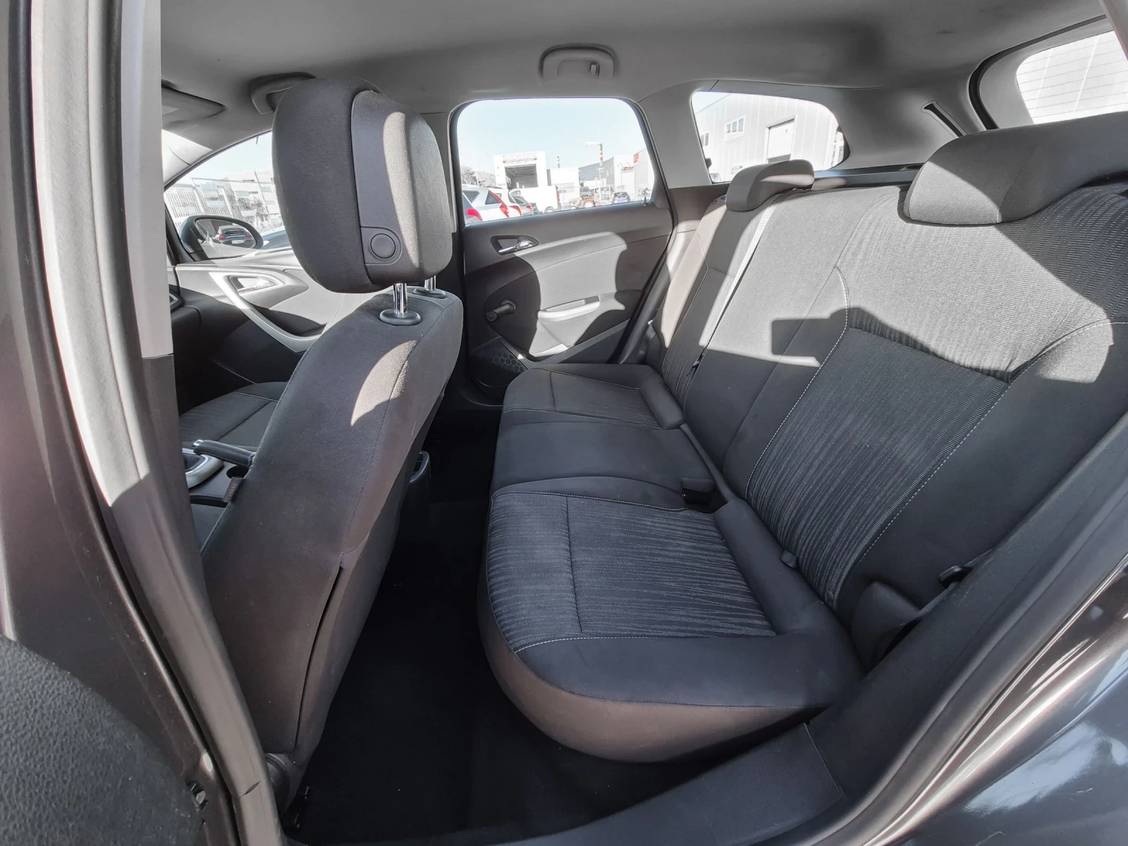 Opel Astra J Комби 1.7 CDTI, снимка 15 - Автомобили и джипове - 53772066