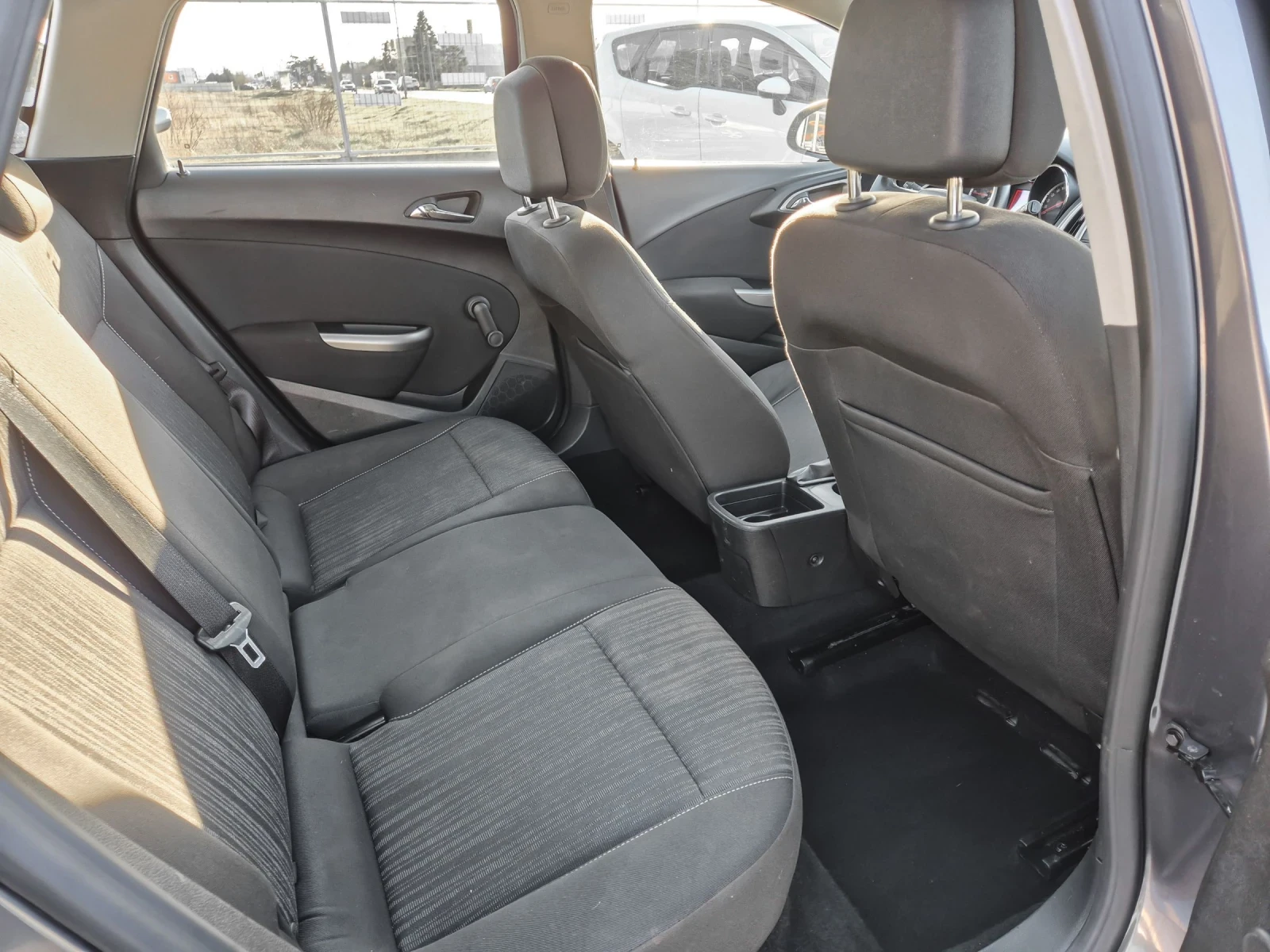 Opel Astra J Комби 1.7 CDTI, снимка 16 - Автомобили и джипове - 53772066