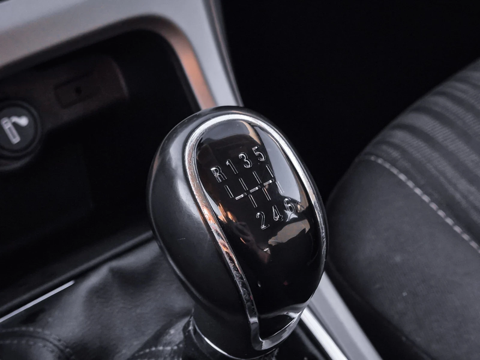 Opel Astra J Комби 1.7 CDTI, снимка 14 - Автомобили и джипове - 53772066