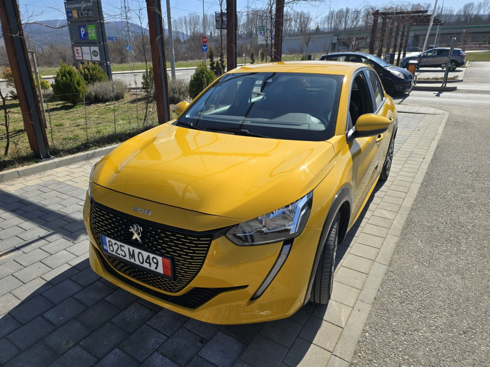 Peugeot 208 Active, снимка 5 - Автомобили и джипове - 53838750