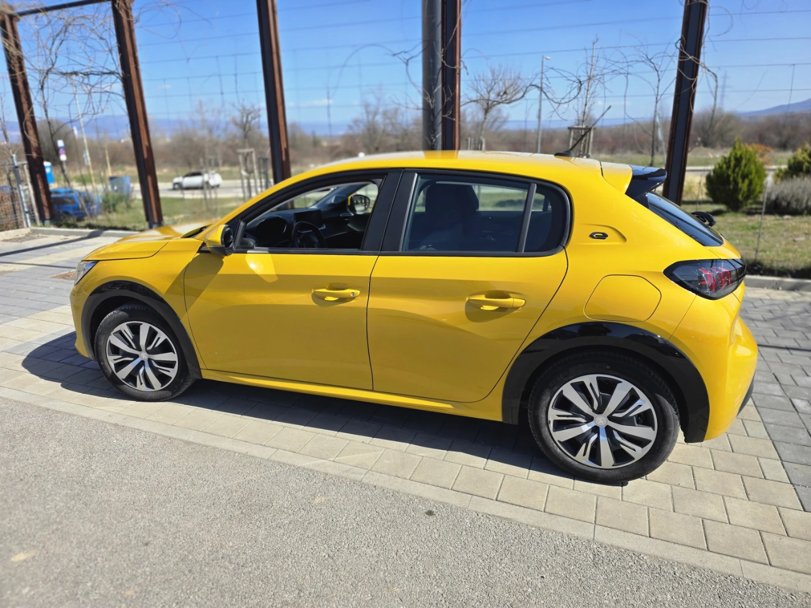 Peugeot 208 Active, снимка 3 - Автомобили и джипове - 53838750