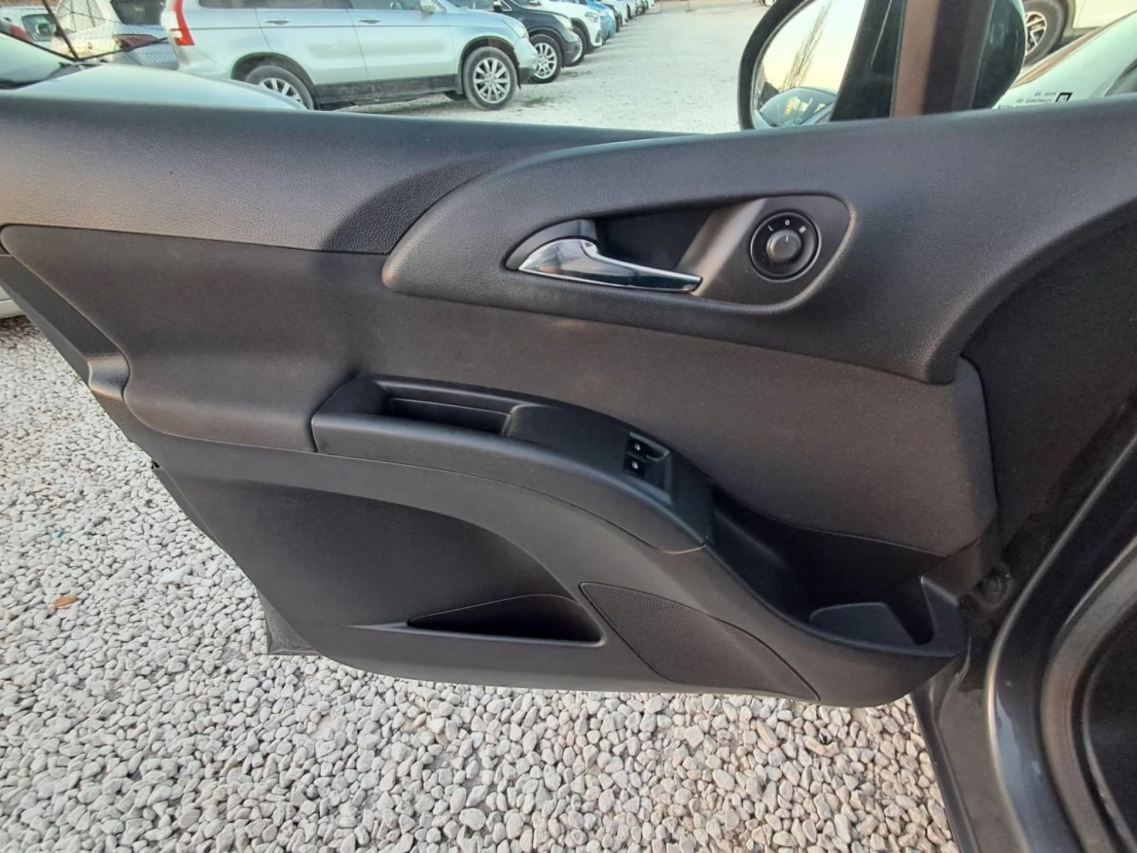 Opel Meriva 1.4i НАВИГАЦИЯ, снимка 9 - Автомобили и джипове - 53858314