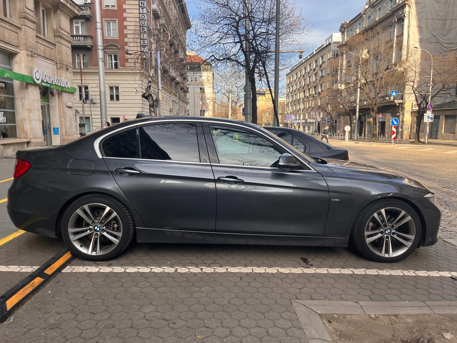 BMW 320 Luxury Line, снимка 5 - Автомобили и джипове - 54111786