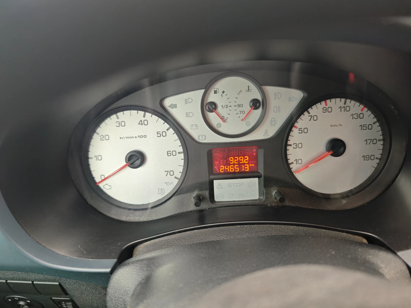 Peugeot Partner 1.6HDI, снимка 8 - Автомобили и джипове - 54639857