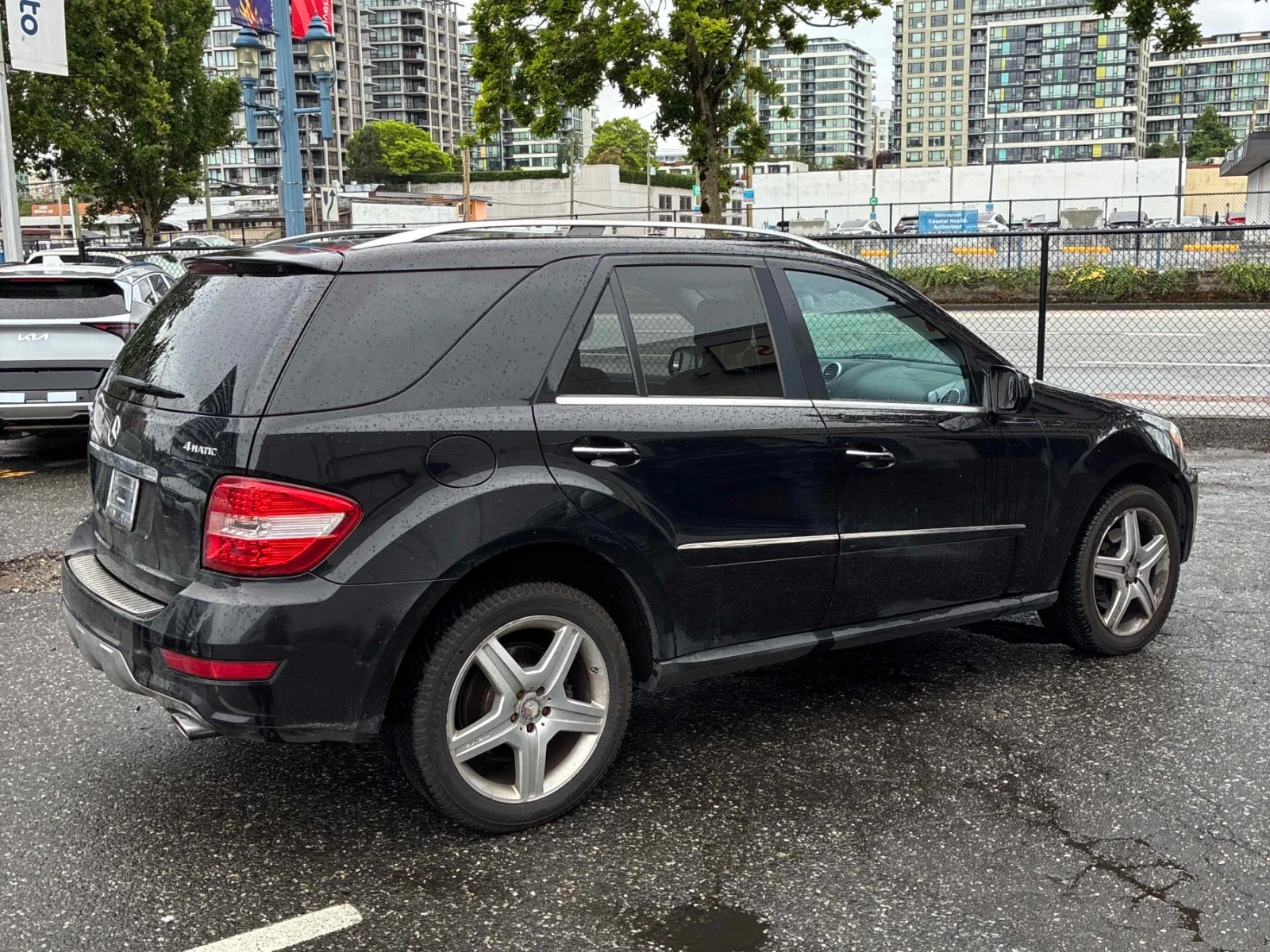 Mercedes-Benz ML 550 AMG * КАМЕРА * ПОДГРЕВИ * KEYLESS * CARFAX * , снимка 4 - Автомобили и джипове - 55080814