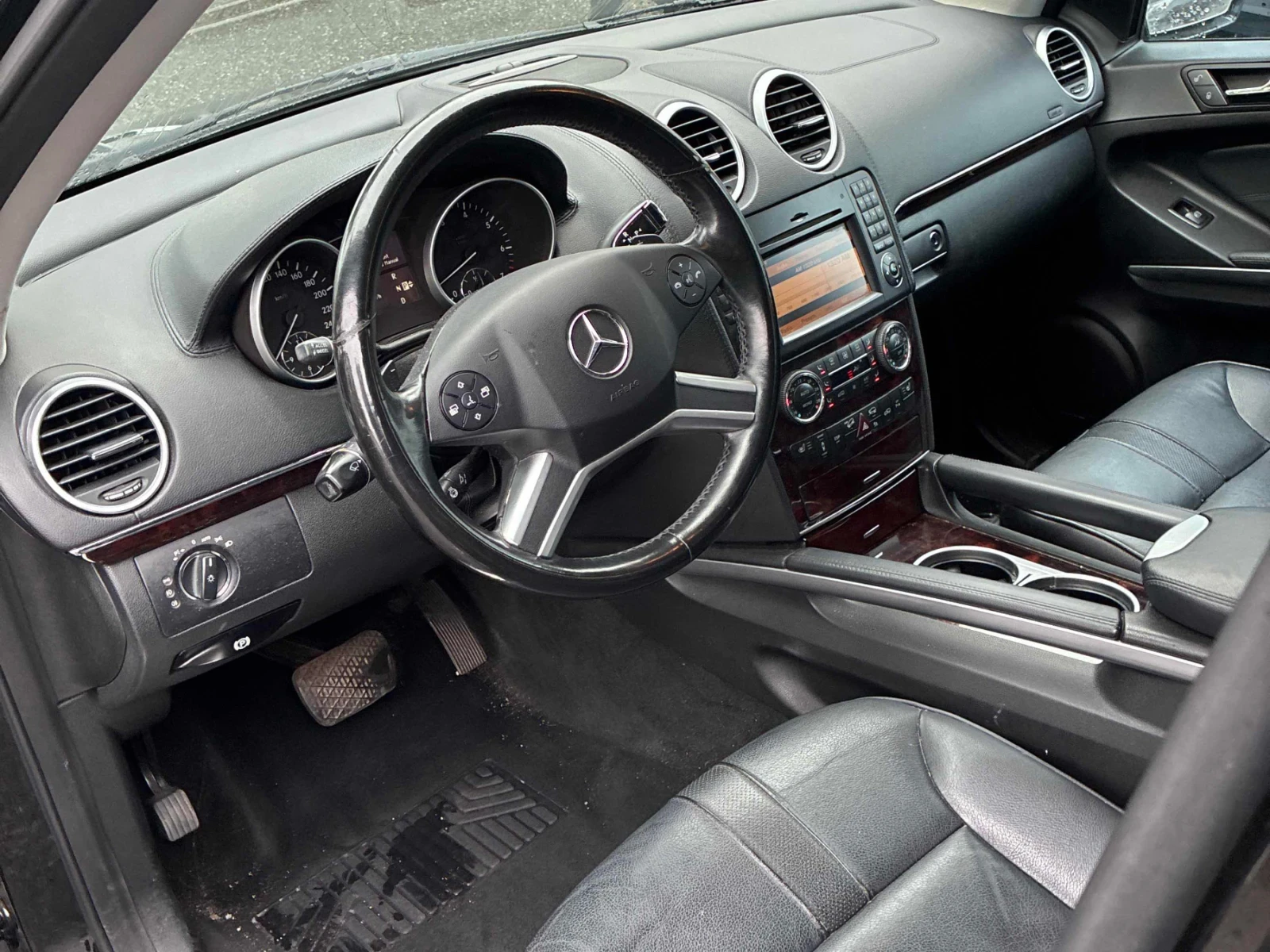 Mercedes-Benz ML 550 AMG * КАМЕРА * ПОДГРЕВИ * KEYLESS * CARFAX * , снимка 6 - Автомобили и джипове - 55080814