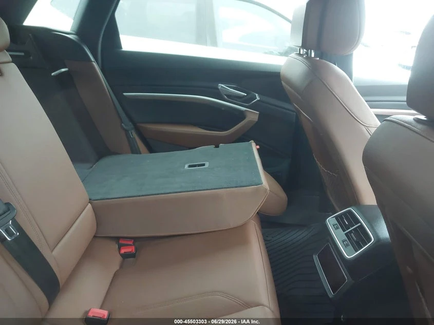 Audi E-Tron Premium Quattro, снимка 8 - Автомобили и джипове - 55140049