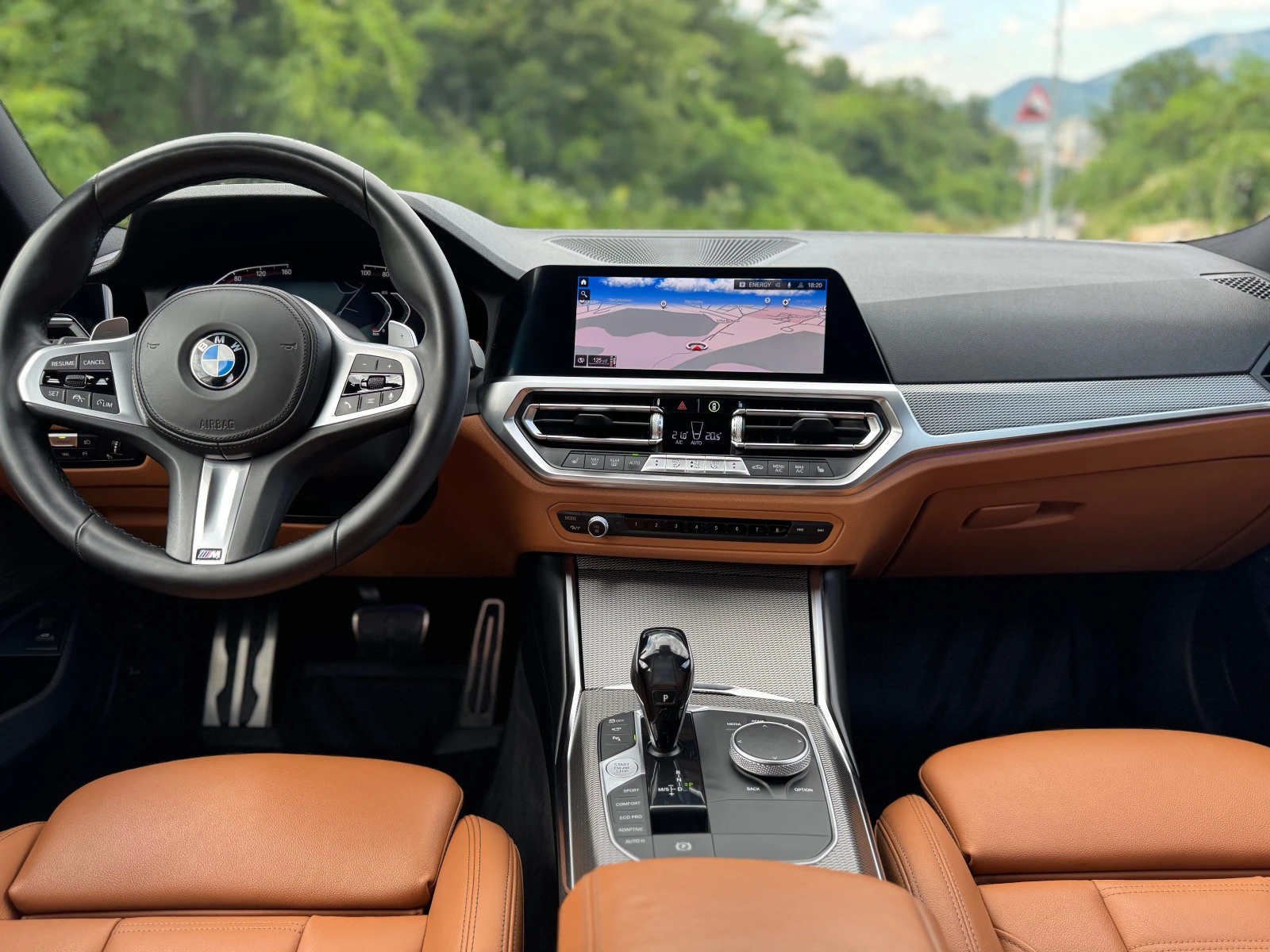 BMW 320 M-Pack* LED* Digital* Distronic, снимка 13 - Автомобили и джипове - 55145075