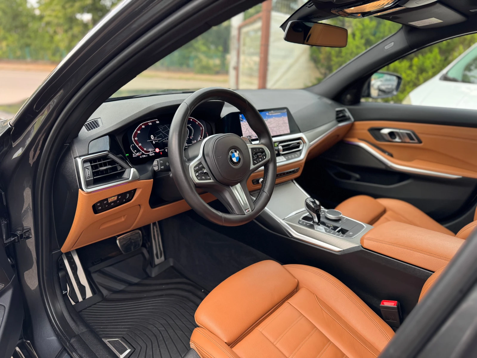 BMW 320 M-Pack* LED* Digital* Distronic, снимка 11 - Автомобили и джипове - 55145075