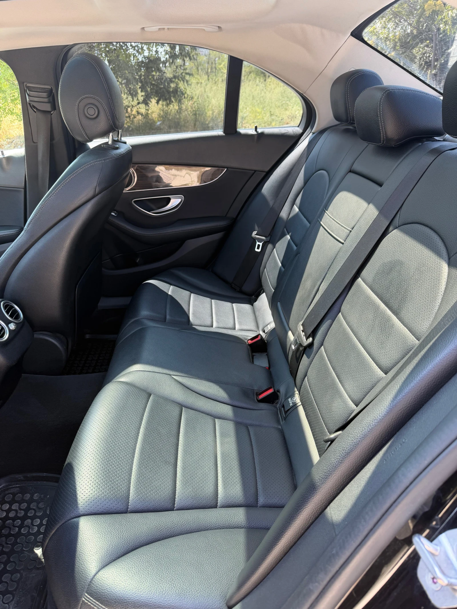 Mercedes-Benz C 300, снимка 11 - Автомобили и джипове - 55920551