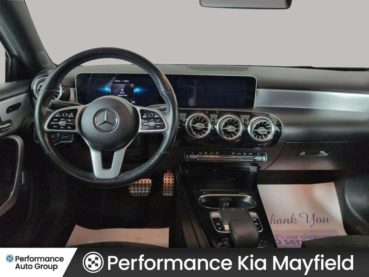 Mercedes-Benz A 220 4MATIC | Sunroof | AMG Pkg | CARFAX, снимка 13 - Автомобили и джипове - 56248407