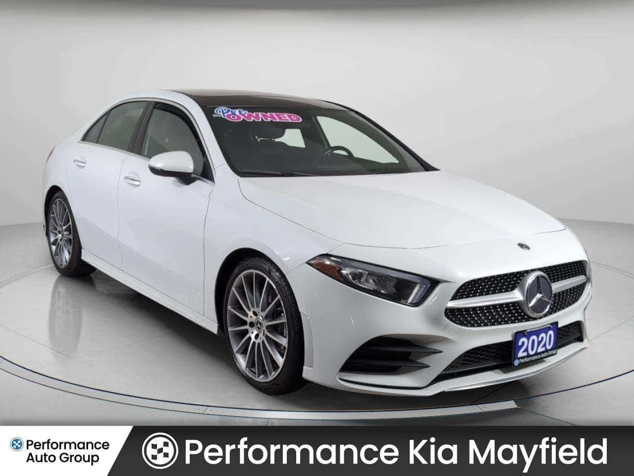 Mercedes-Benz A 220 4MATIC | Sunroof | AMG Pkg | CARFAX, снимка 3 - Автомобили и джипове - 56248407