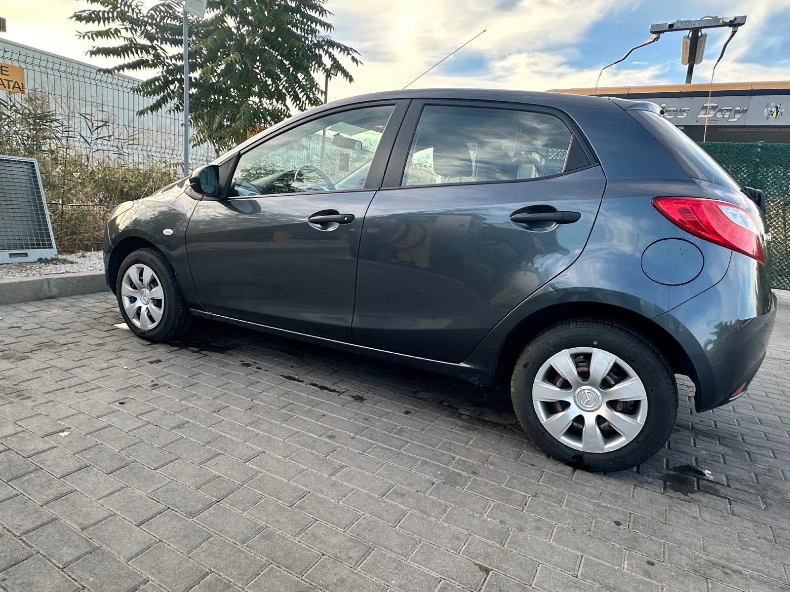 Mazda 2, снимка 2 - Автомобили и джипове - 56343644