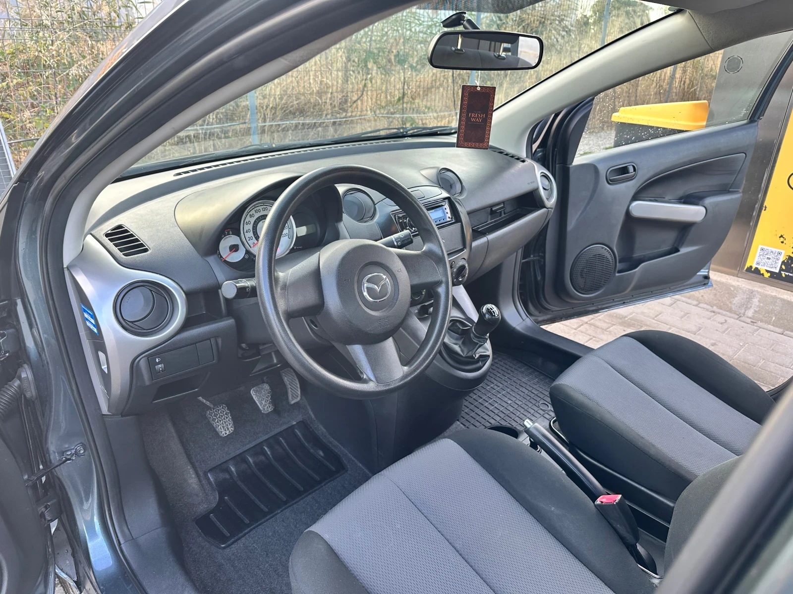 Mazda 2, снимка 5 - Автомобили и джипове - 56343644