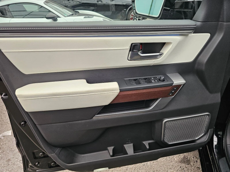 Toyota Sequoia 3.5 HYBRID/CAPSTONE/HEAD UP/PANO/360/JBL/7-МЕСТЕН/, снимка 8 - Автомобили и джипове - 50256984