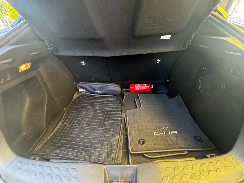 Toyota C-HR 1.8 (122 Hp) Hybrid e-CVT, снимка 11 - Автомобили и джипове - 52251837