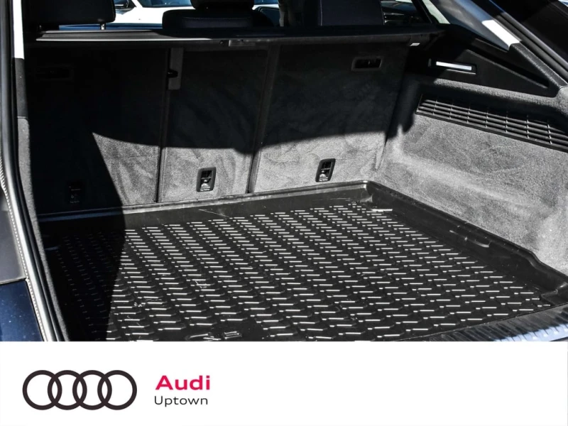 Audi Q8 Premium * CARFAX * ОБДУХВАНЕ* ПАНОРАМА* , снимка 14 - Автомобили и джипове - 53287317