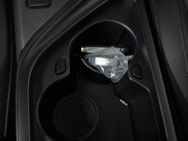 Kia Niro 1.6 204 hp Automatic, снимка 16 - Автомобили и джипове - 55769839
