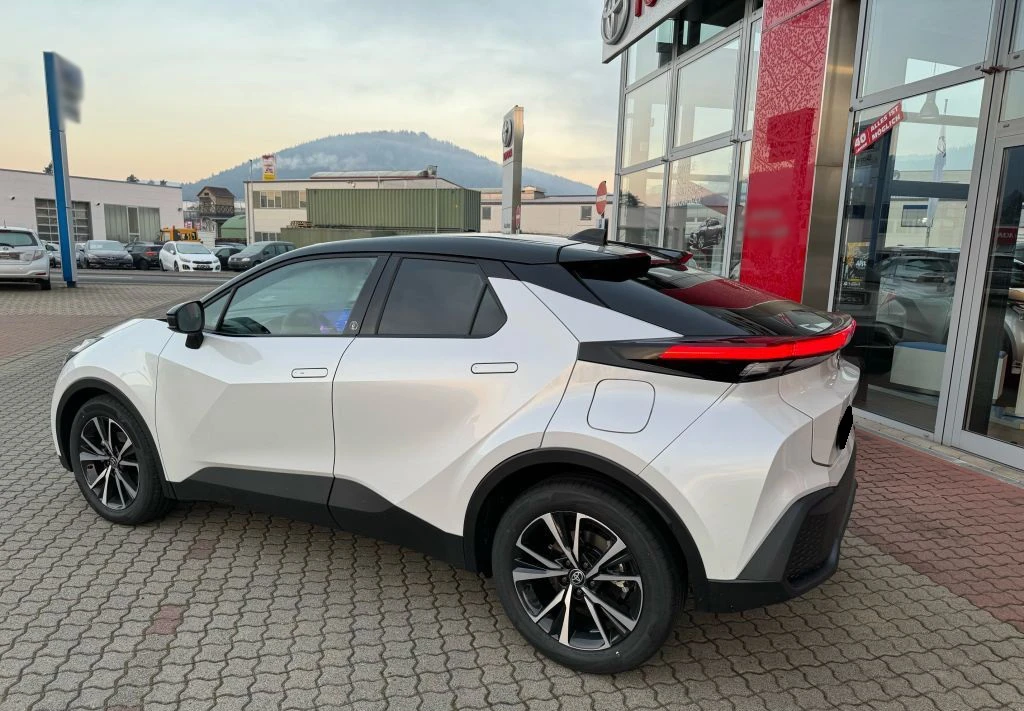 Toyota C-HR 1.8 Hybrid = Team Deutschland= Гаранция - изображение 4