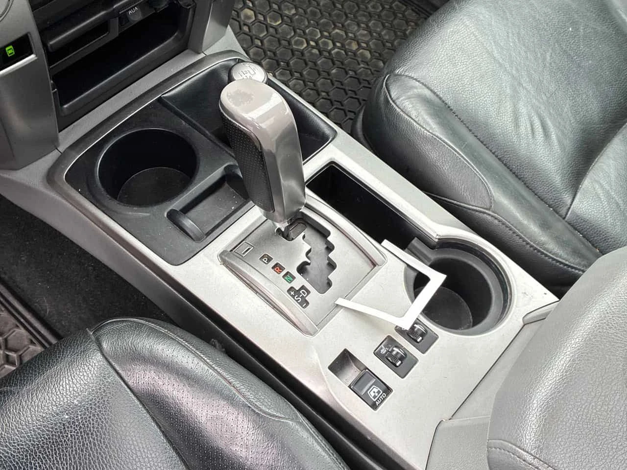 Toyota 4runner * SR5 * 2 КЛЮЧА* ПОДГРЕВ* KEYLESS* , снимка 13 - Автомобили и джипове - 53797867