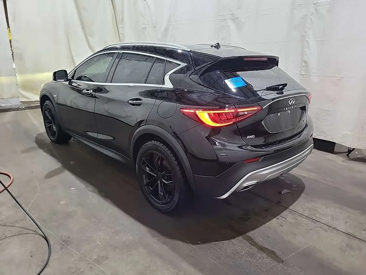Infiniti QX30  AWD| PANO| ПОДГРЕВИ| CARFAX , снимка 4 - Автомобили и джипове - 53947940