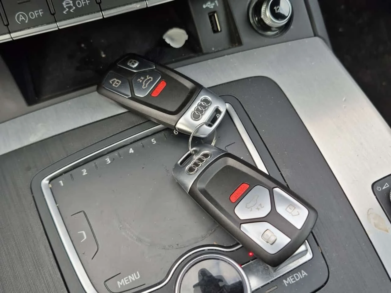 Audi SQ5 TECHNIK  CARFAX, снимка 8 - Автомобили и джипове - 54333488