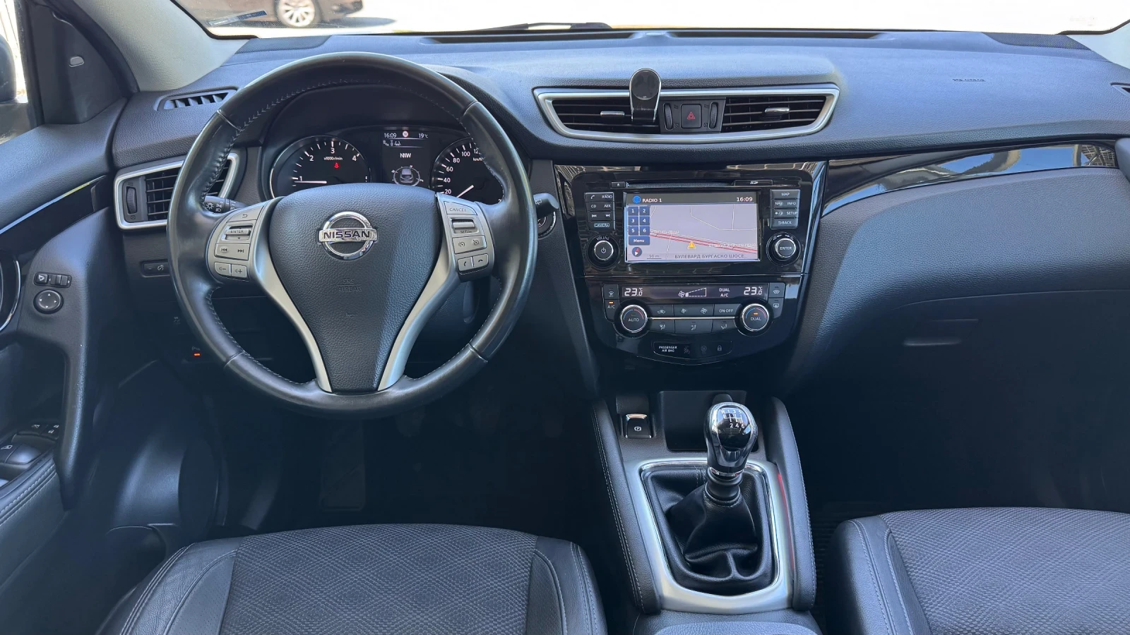 Nissan Qashqai 1.5DCI 131кс 6кс * FULL* , снимка 13 - Автомобили и джипове - 54867843