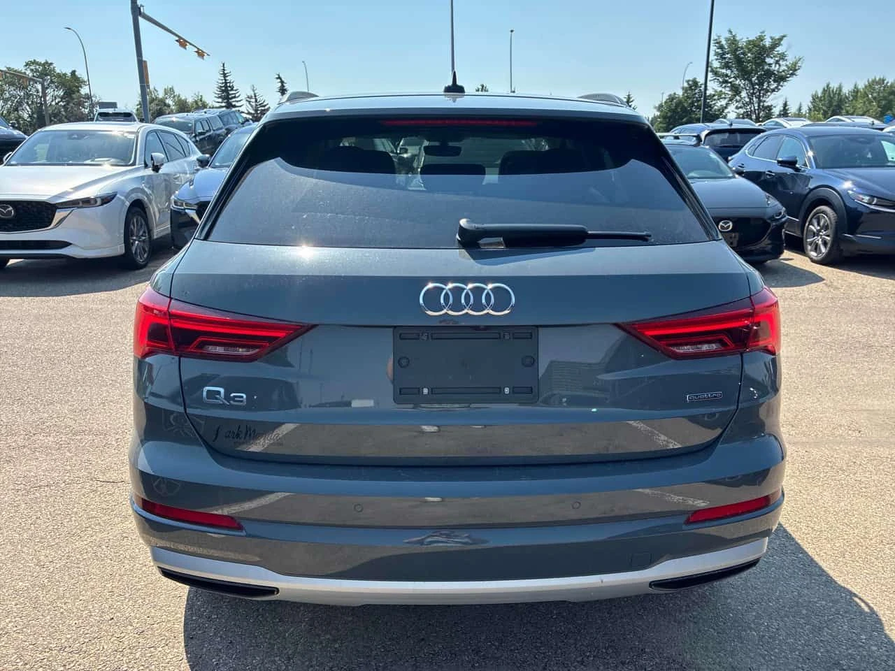 Audi Q3  Komfort  / DISTRONIC / LED / CARFAX , снимка 4 - Автомобили и джипове - 55538155