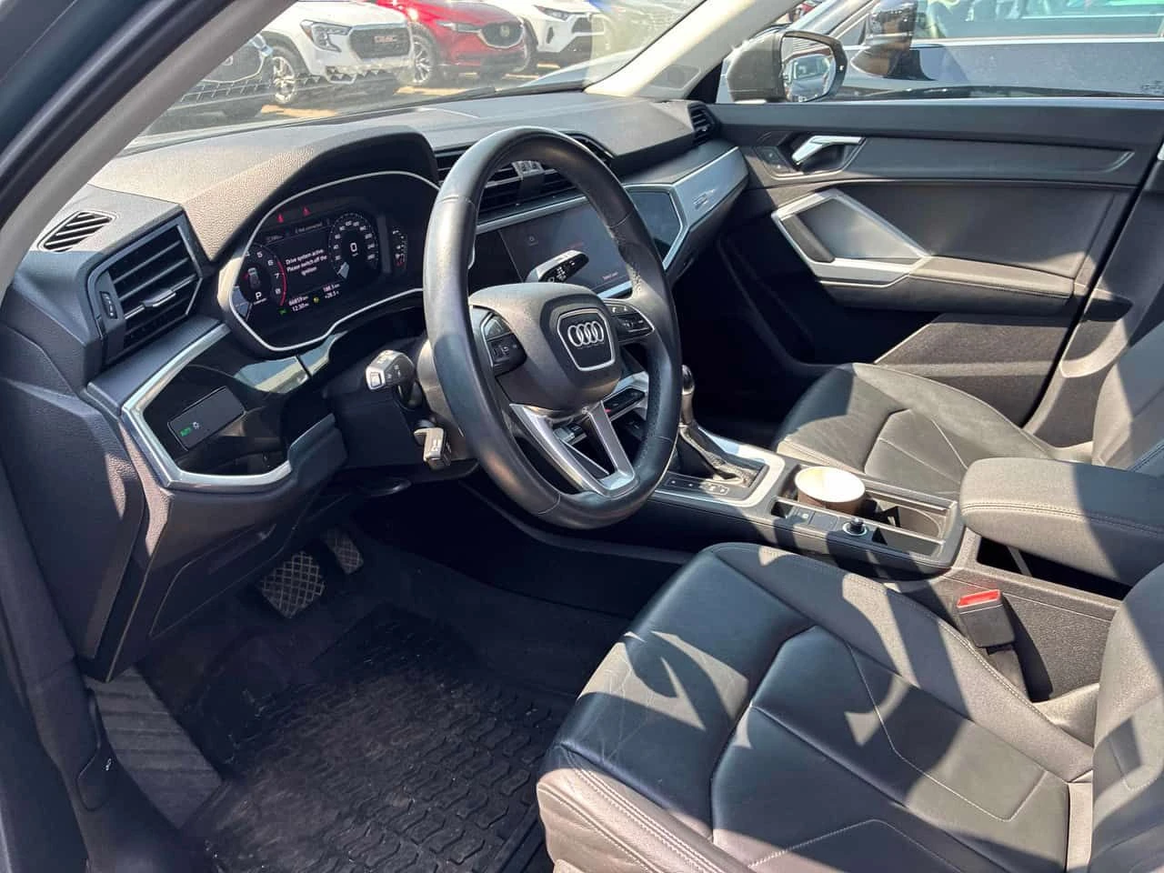 Audi Q3  Komfort  / DISTRONIC / LED / CARFAX , снимка 5 - Автомобили и джипове - 55538155