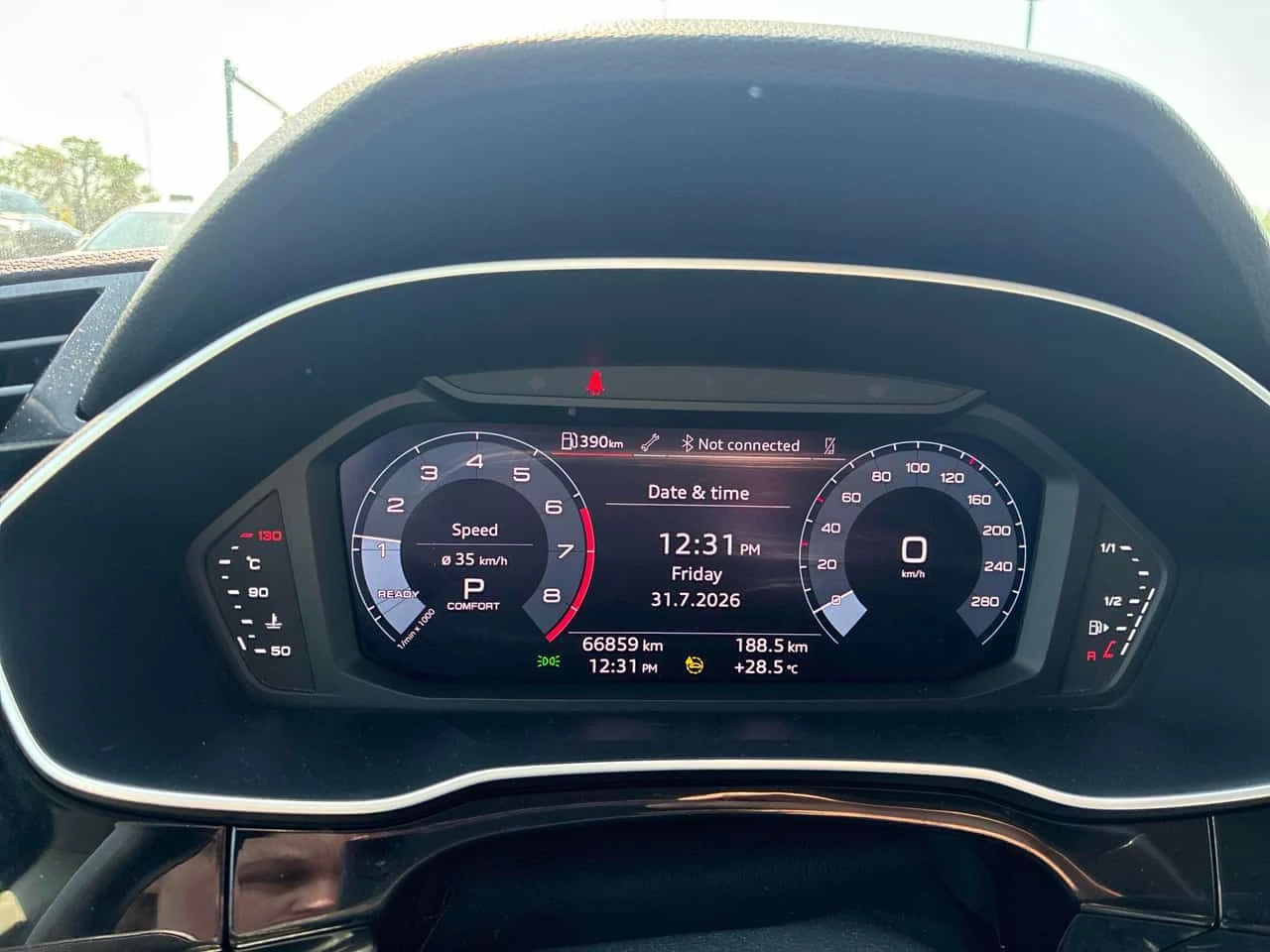 Audi Q3  Komfort  / DISTRONIC / LED / CARFAX , снимка 8 - Автомобили и джипове - 55538155