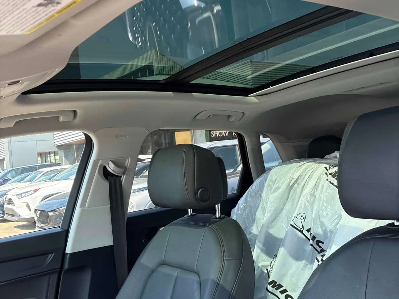 Audi Q3  Komfort  / DISTRONIC / LED / CARFAX , снимка 14 - Автомобили и джипове - 55538155
